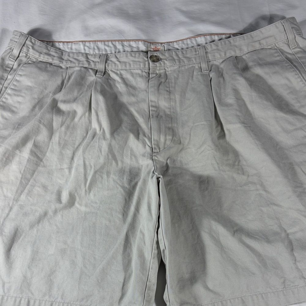 Dockers mens stone khaki double pleated basic 10" inseam chino shorts - size 50